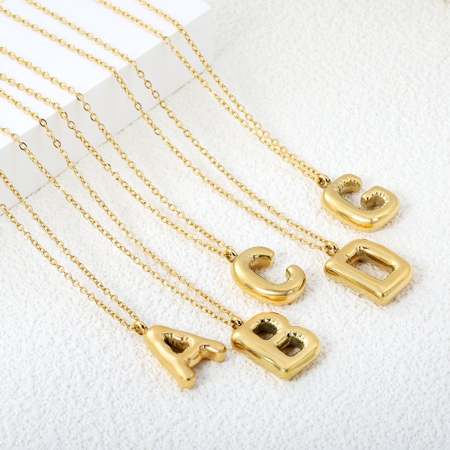 Collier initial