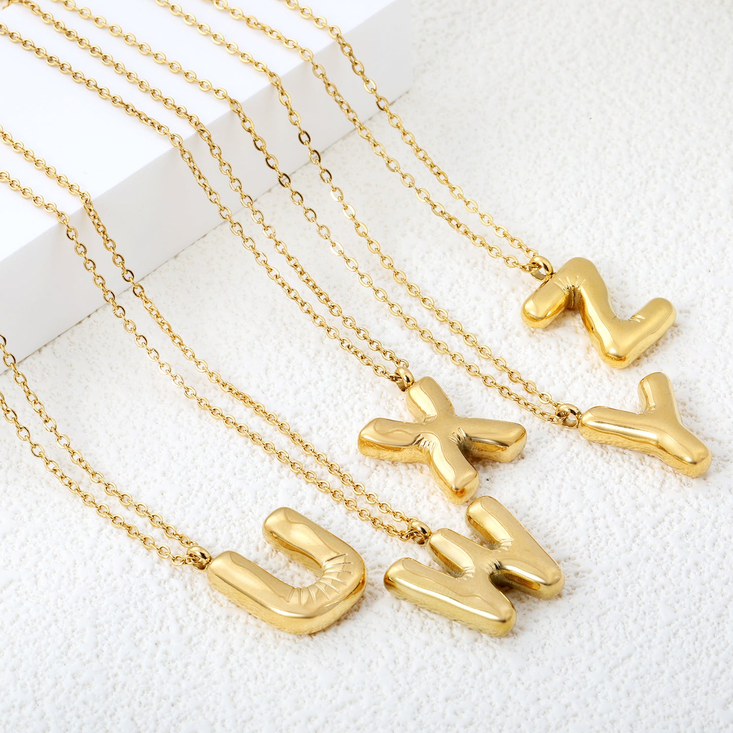 Collier initial