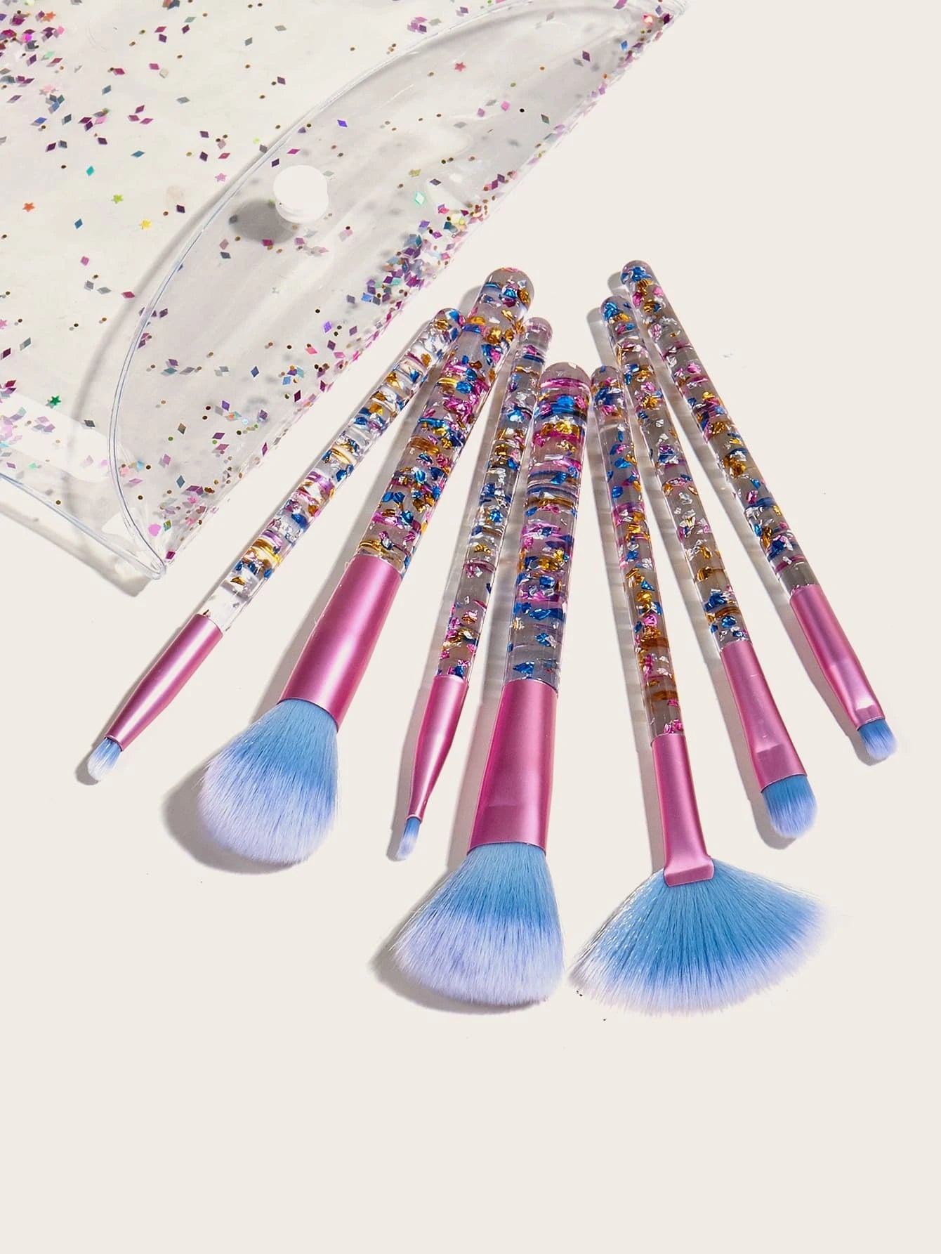 Pinceaux bleus pailletés